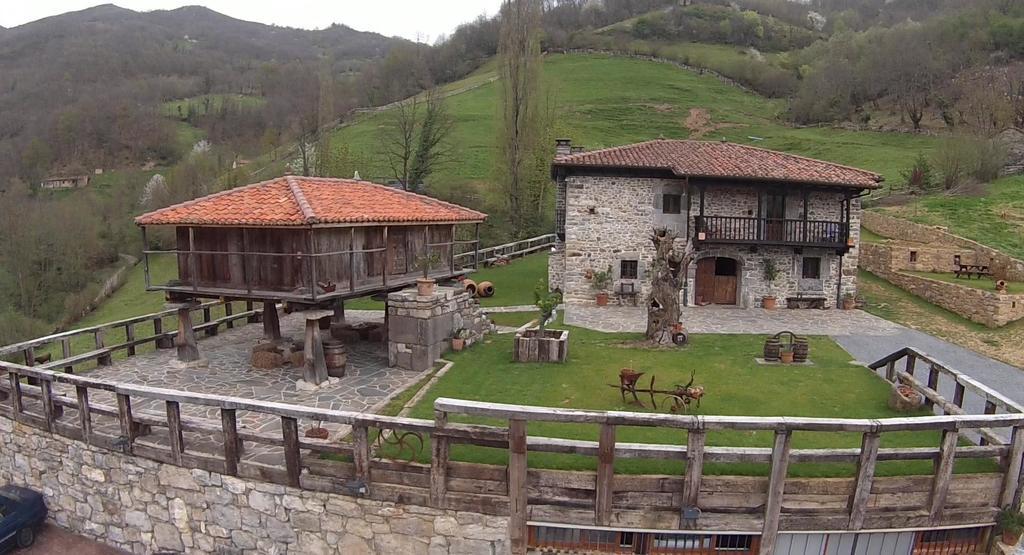 Hotel Casona De El Castaniu Serrapio Esterno foto