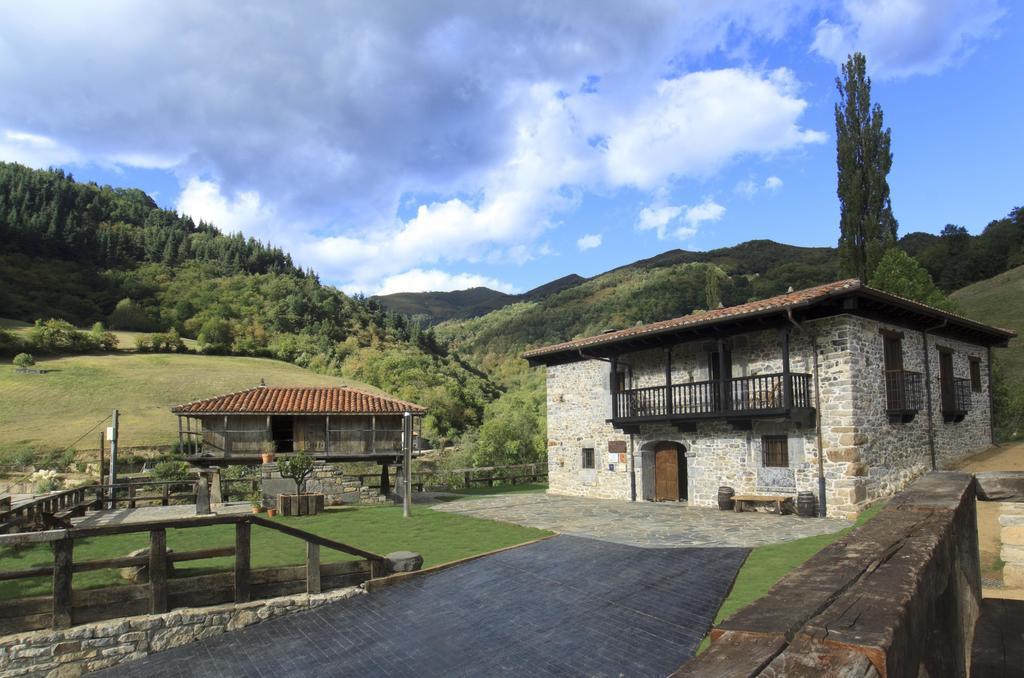 Hotel Casona De El Castaniu Serrapio Esterno foto