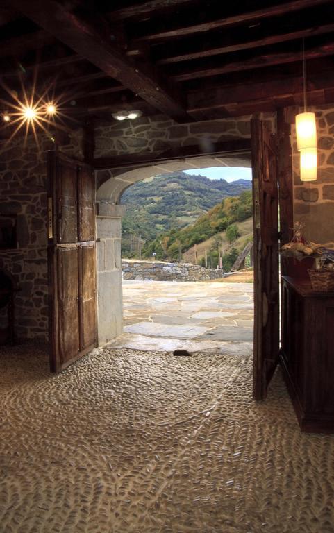 Hotel Casona De El Castaniu Serrapio Esterno foto