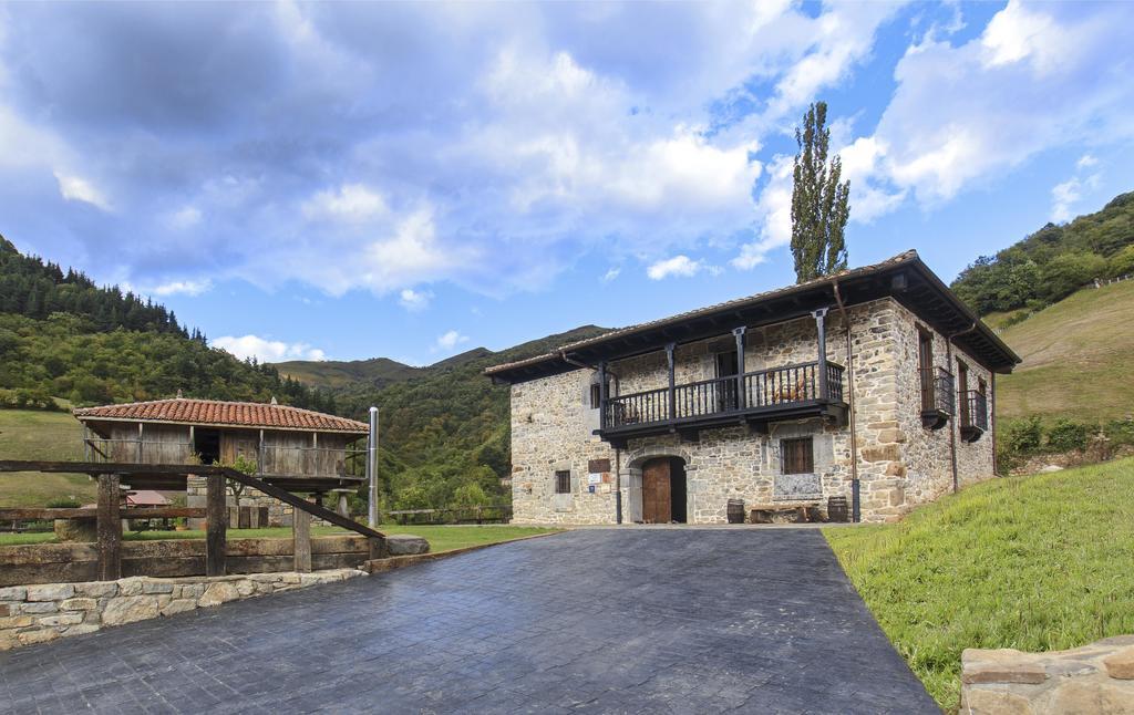 Hotel Casona De El Castaniu Serrapio Esterno foto