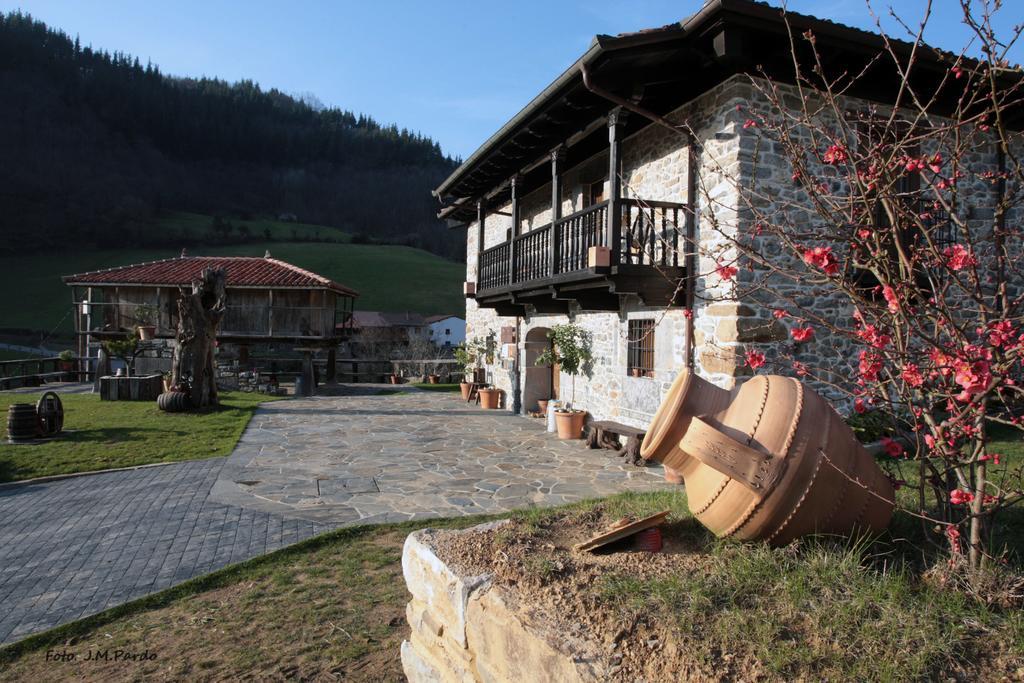 Hotel Casona De El Castaniu Serrapio Esterno foto
