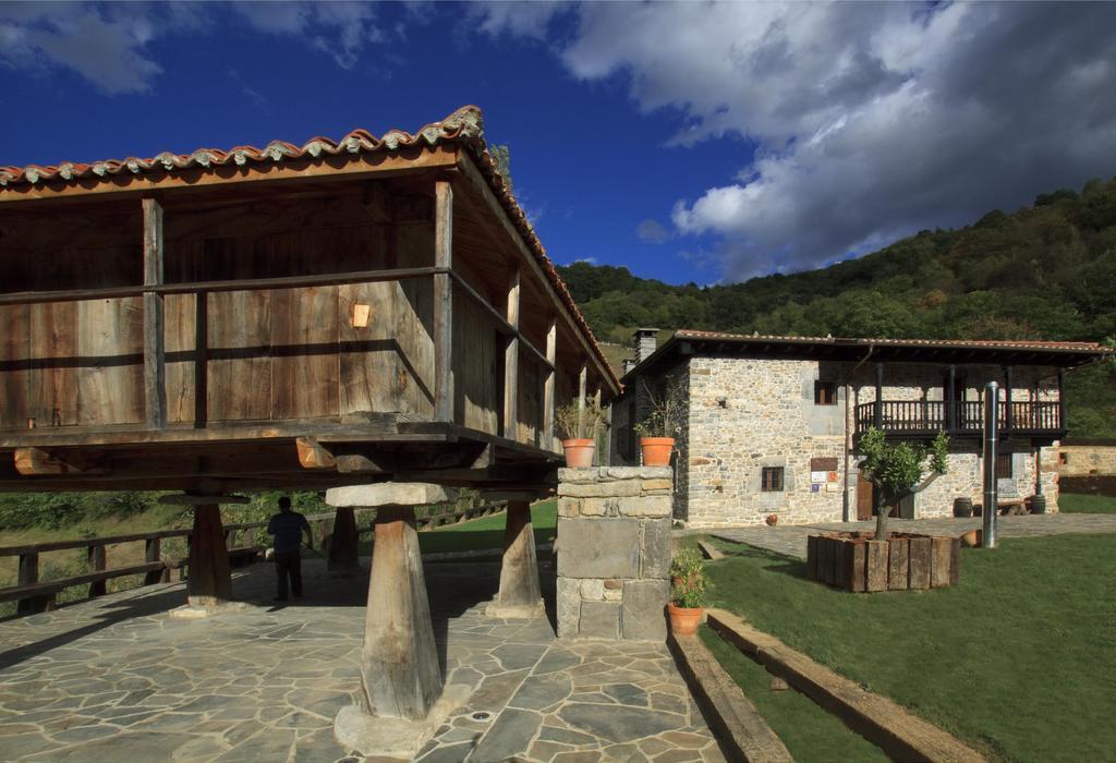 Hotel Casona De El Castaniu Serrapio Esterno foto