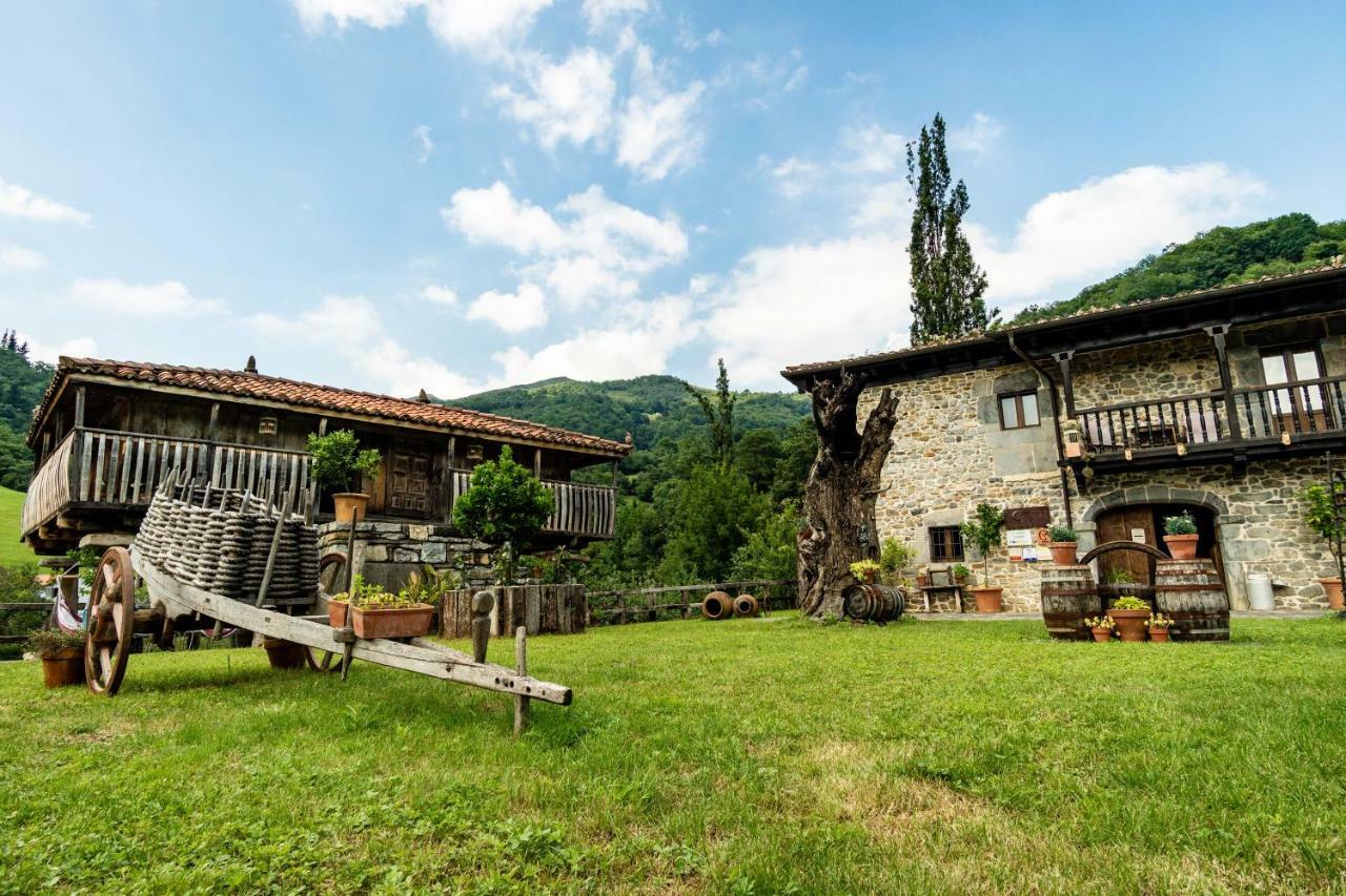 Hotel Casona De El Castaniu Serrapio Esterno foto