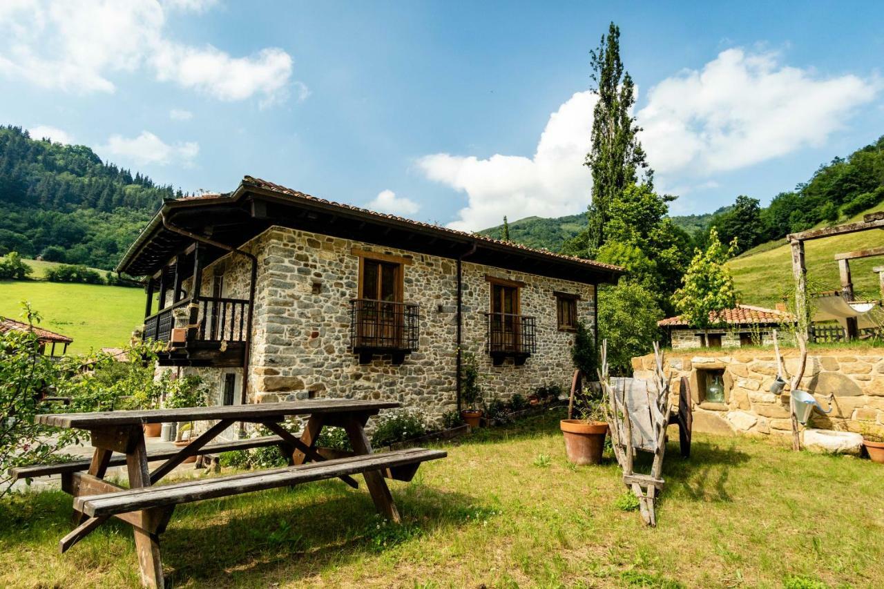 Hotel Casona De El Castaniu Serrapio Esterno foto